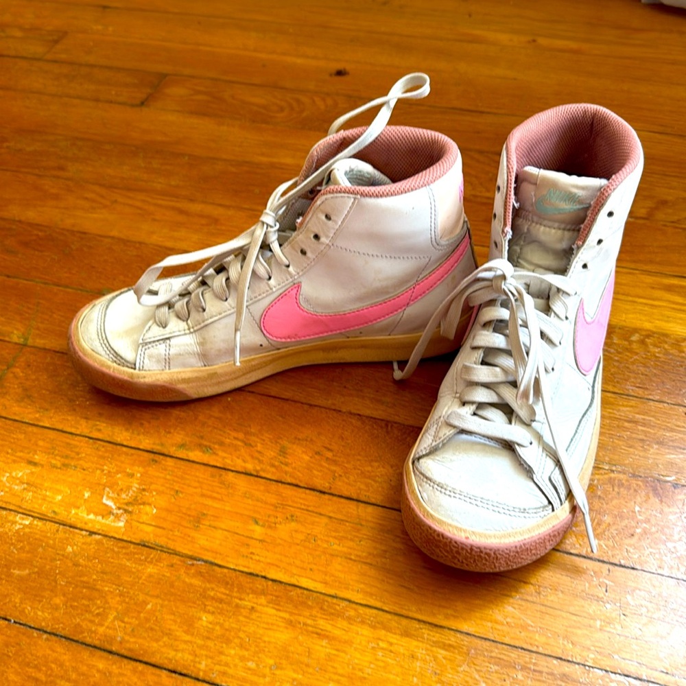 Size 6 Nike high top sneakers pink white mid77